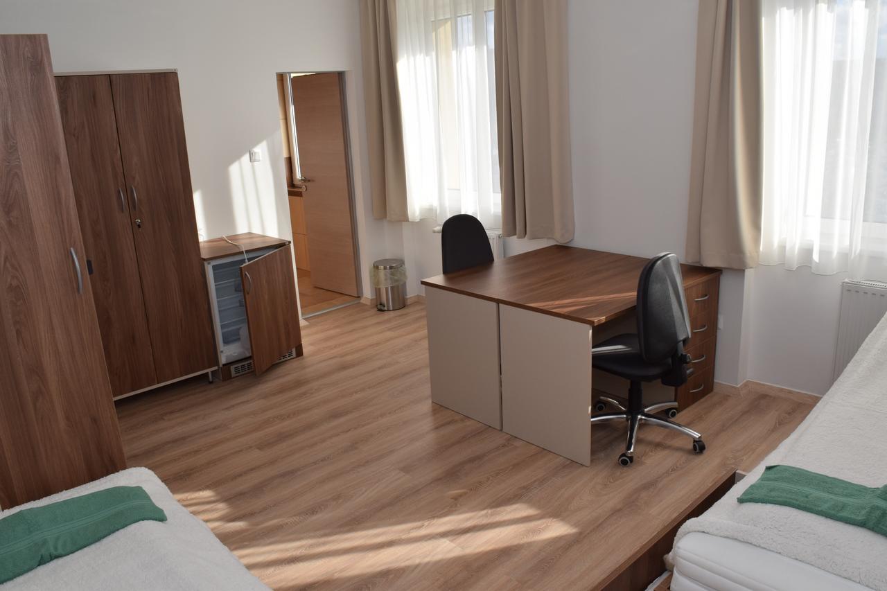 A Pousada Marothi Kollegium Debrecen Exterior foto